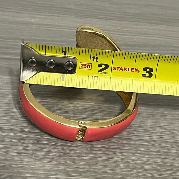 Vintage Gold and Enamel Hinged Bangle Bracelet, Flower, Coral, Boho - Picture 7 of 7